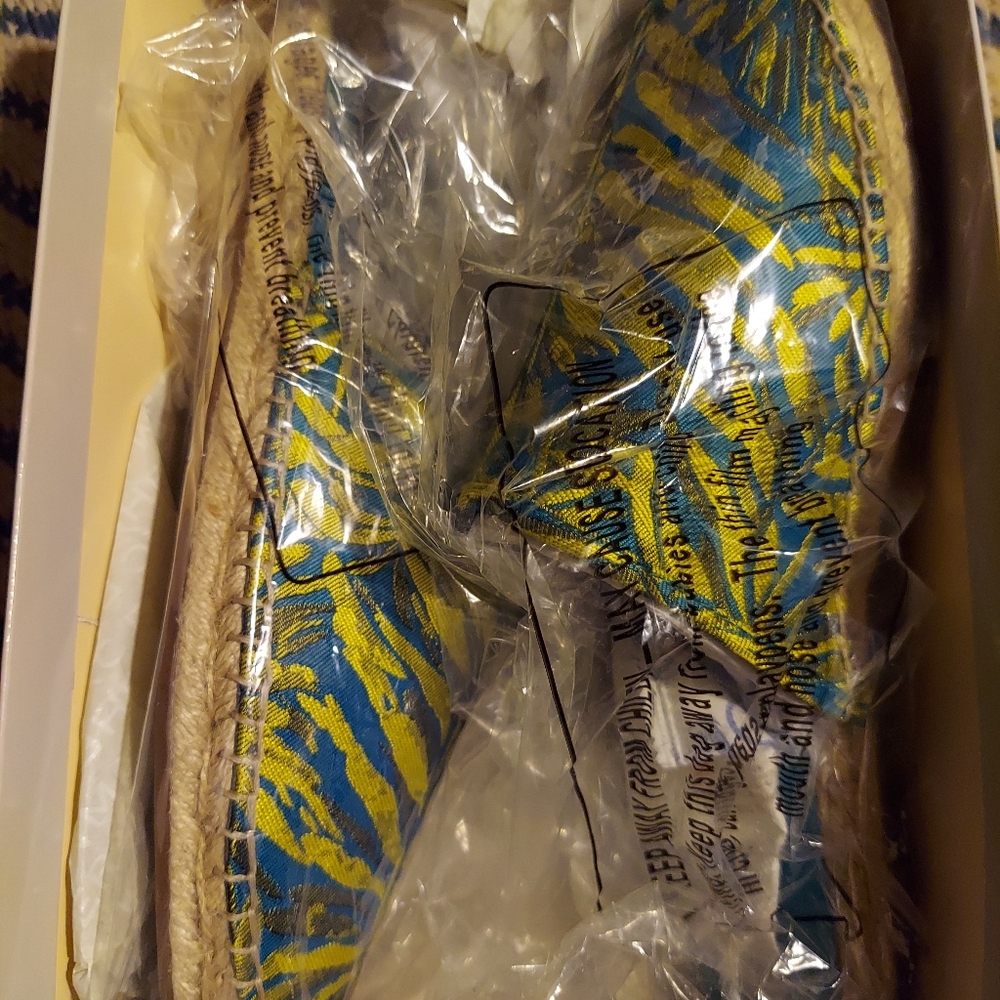 Sandals - Picture 2 of 4